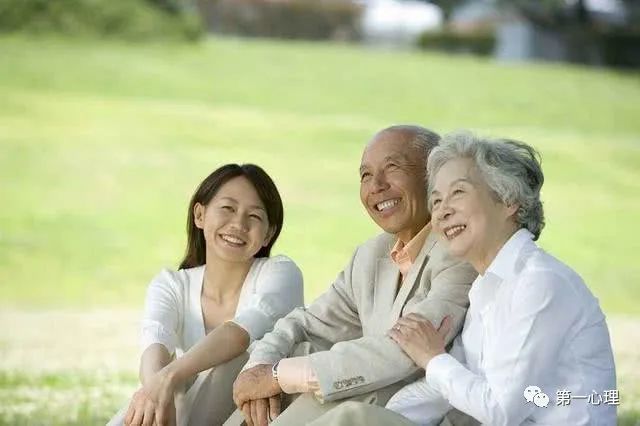 人到中年后你会发现，只有一个孩子的家庭普遍过得更好_百科TA说