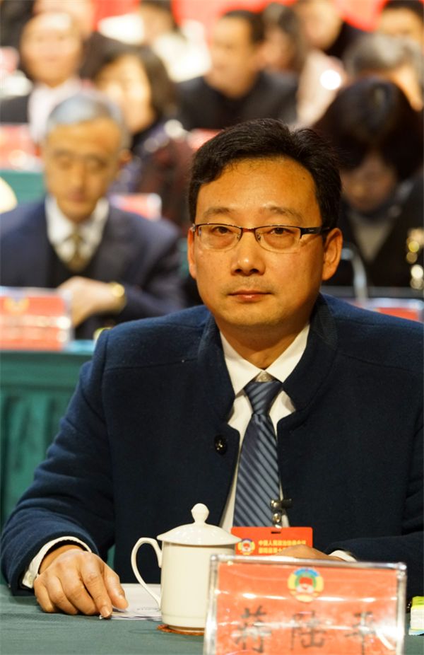 中国国籍,现任江西省上饶市 a target="_blank" href="/item/鄱阳县