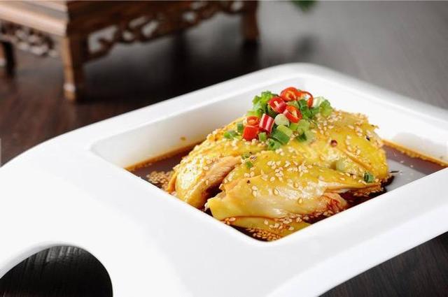 又叫油浇辣鸡,油辣鸡,油淋