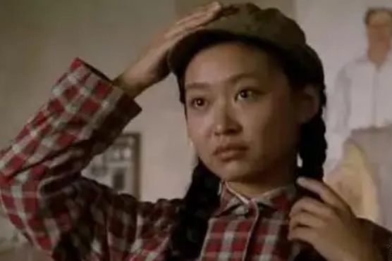 yqdhuaf">凤霞,女,剧情片《 a target="_blank" href="/item/活着/64"