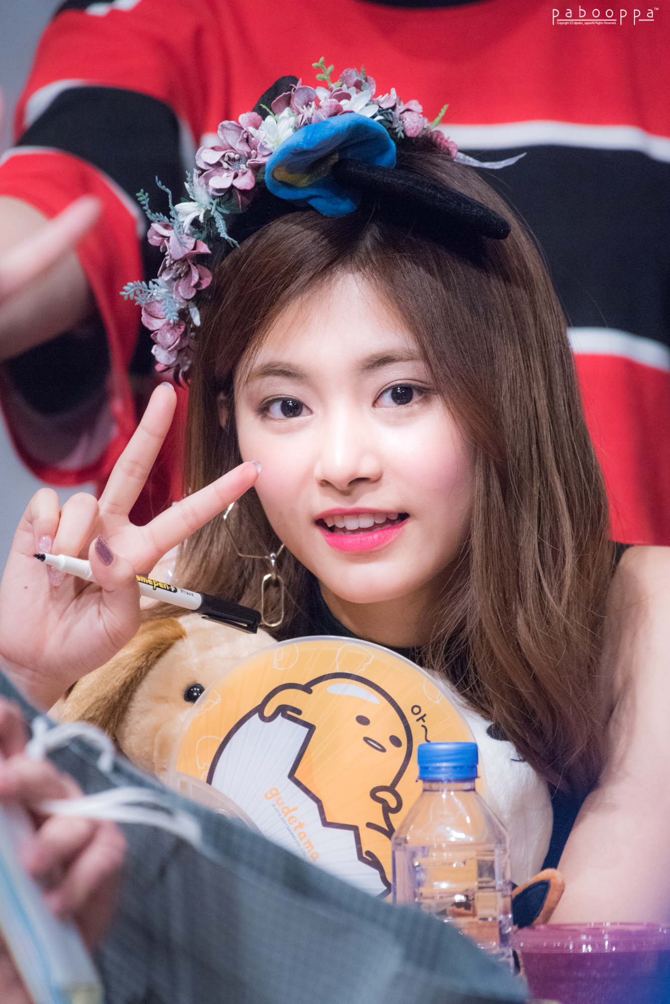  p>周子瑜(tzuyu),1999年6月14日出生于台湾省台南市东区,中国台湾