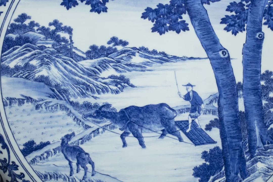 乾隆盛世的农耕理想——青花“春耕图”福寿如意抱月瓶赏析_百科TA说