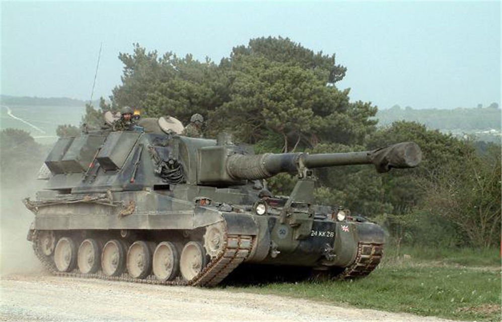  p>as90自行榴弹炮(英文名:as-90 155mm self-propelled gun)是1986年