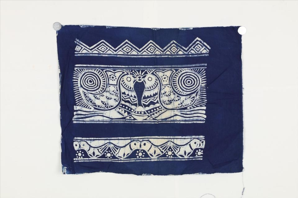 现代仡佬族双鸟图蜡染布