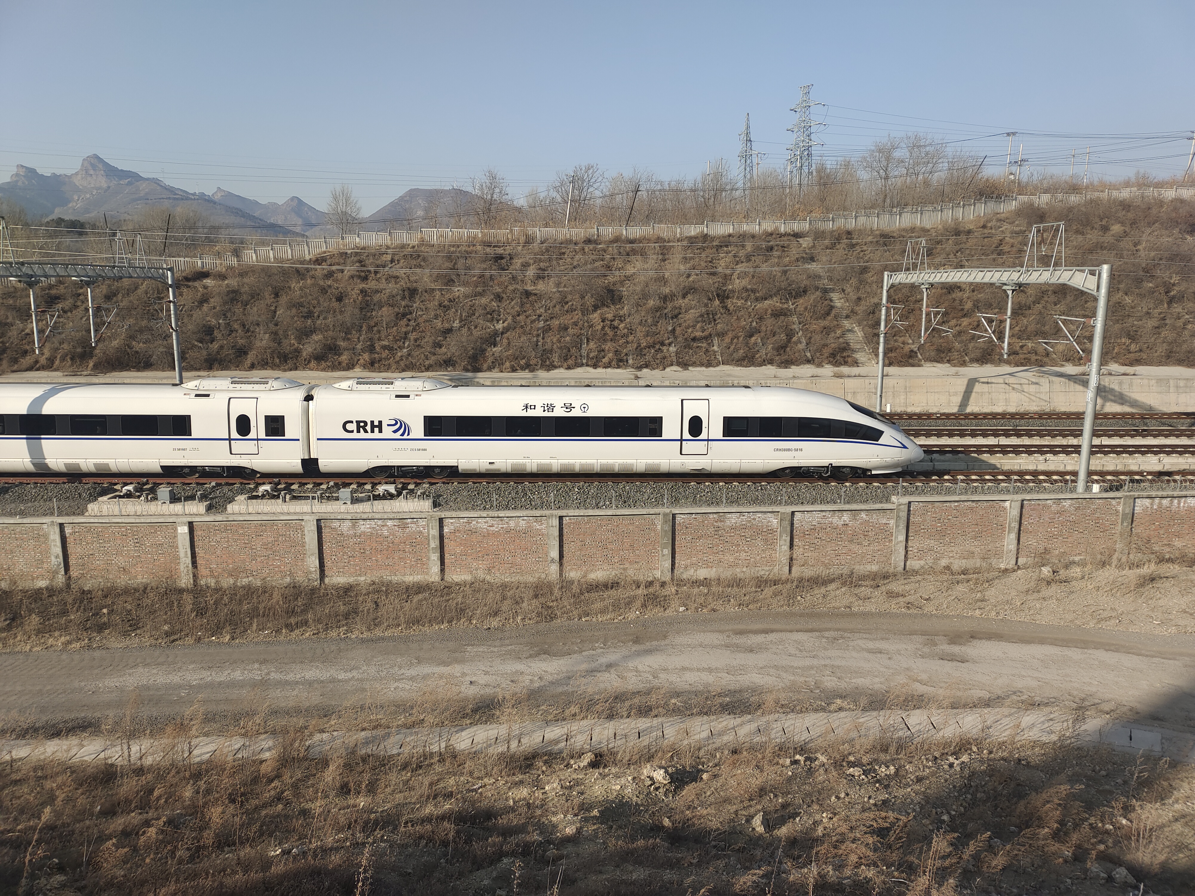 target="_blank" href="/item/动车组/127" data-lem