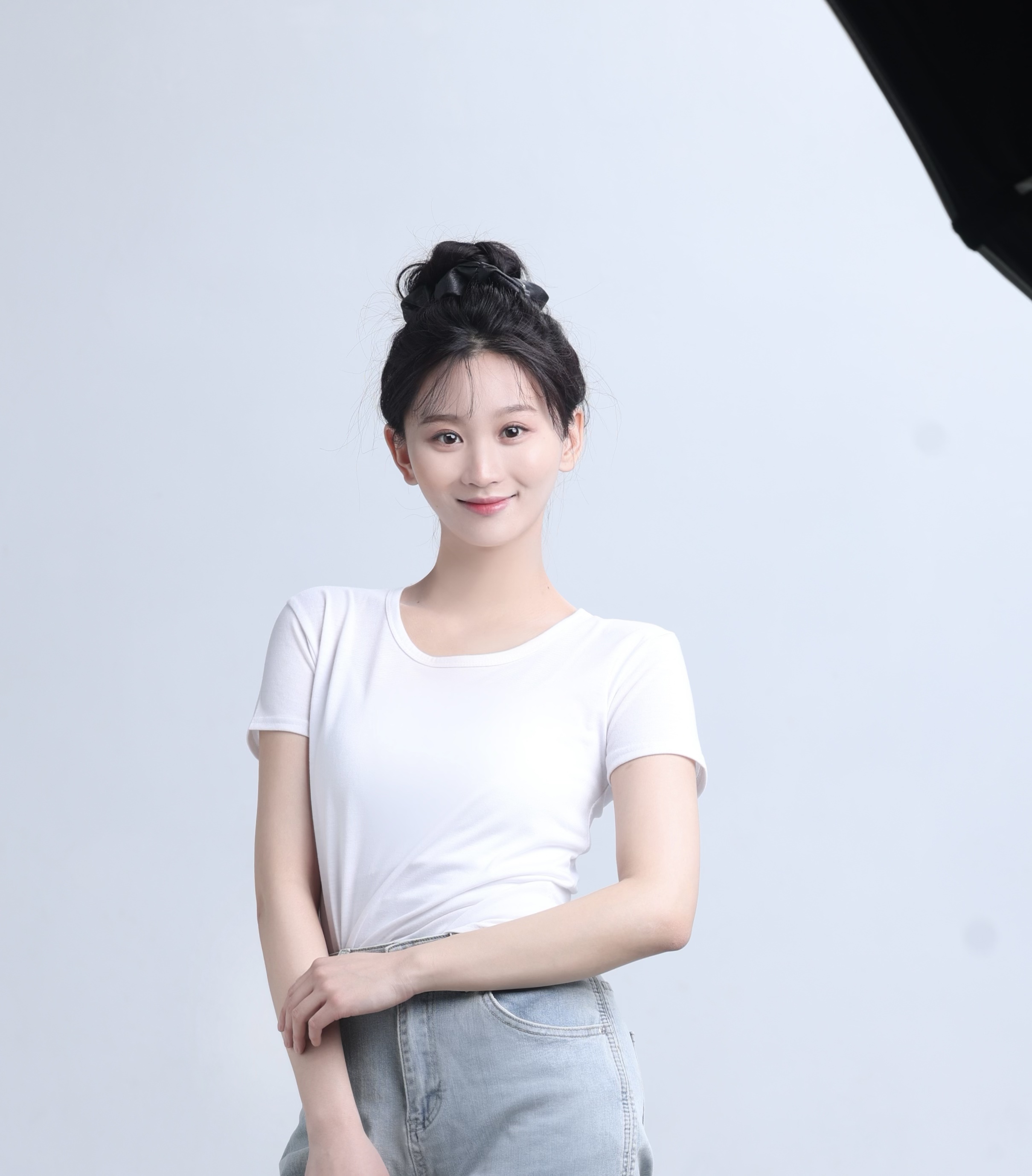 孙佳,演员,代表作品《阵地》.