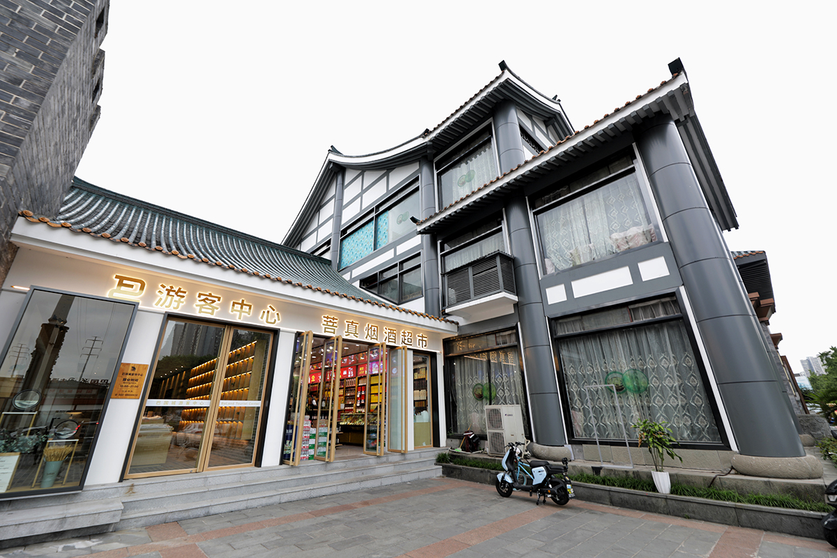  p>巴国城,以重庆本土巴文化为魂 ,从建筑,雕塑,地刻,博物馆,研究协会