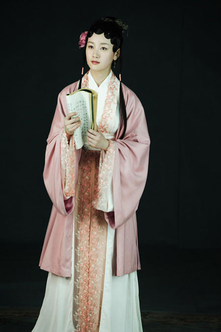  p data-id="gnx0onx8fz">薛宝琴,小说《 a t