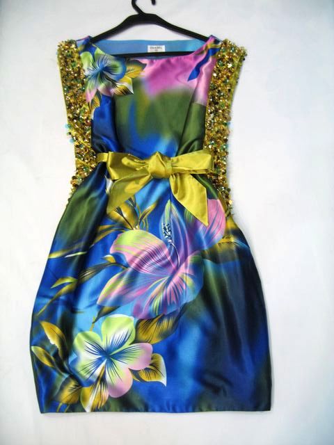 的真丝做成真丝裙,高雅华贵,精美绝伦,给人们的生活抹上艳丽的色彩