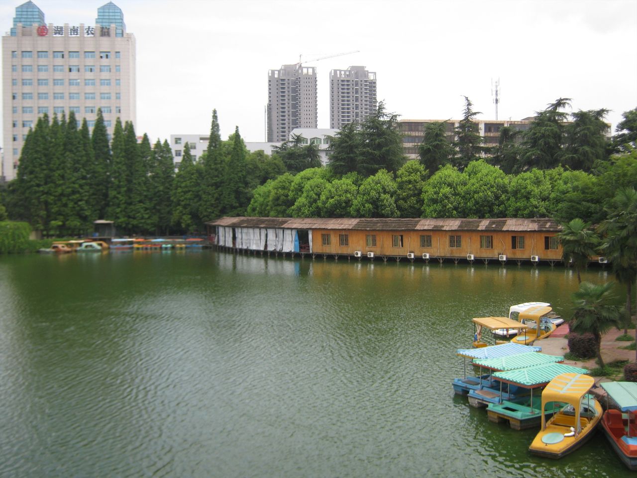  p data-id="gnx95aehq4">西湖公园位于湖南省衡阳市 a target="