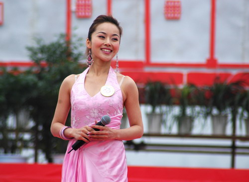  p data-id="gnwfmh6xtb">陈笠笠(原名陈莉莉),1981年12月23日生于