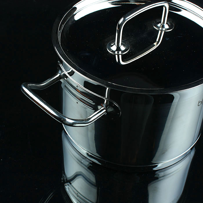  p>不锈钢锅,是由于在这类钢中含有一定量的铬合金元素,能使钢材表面