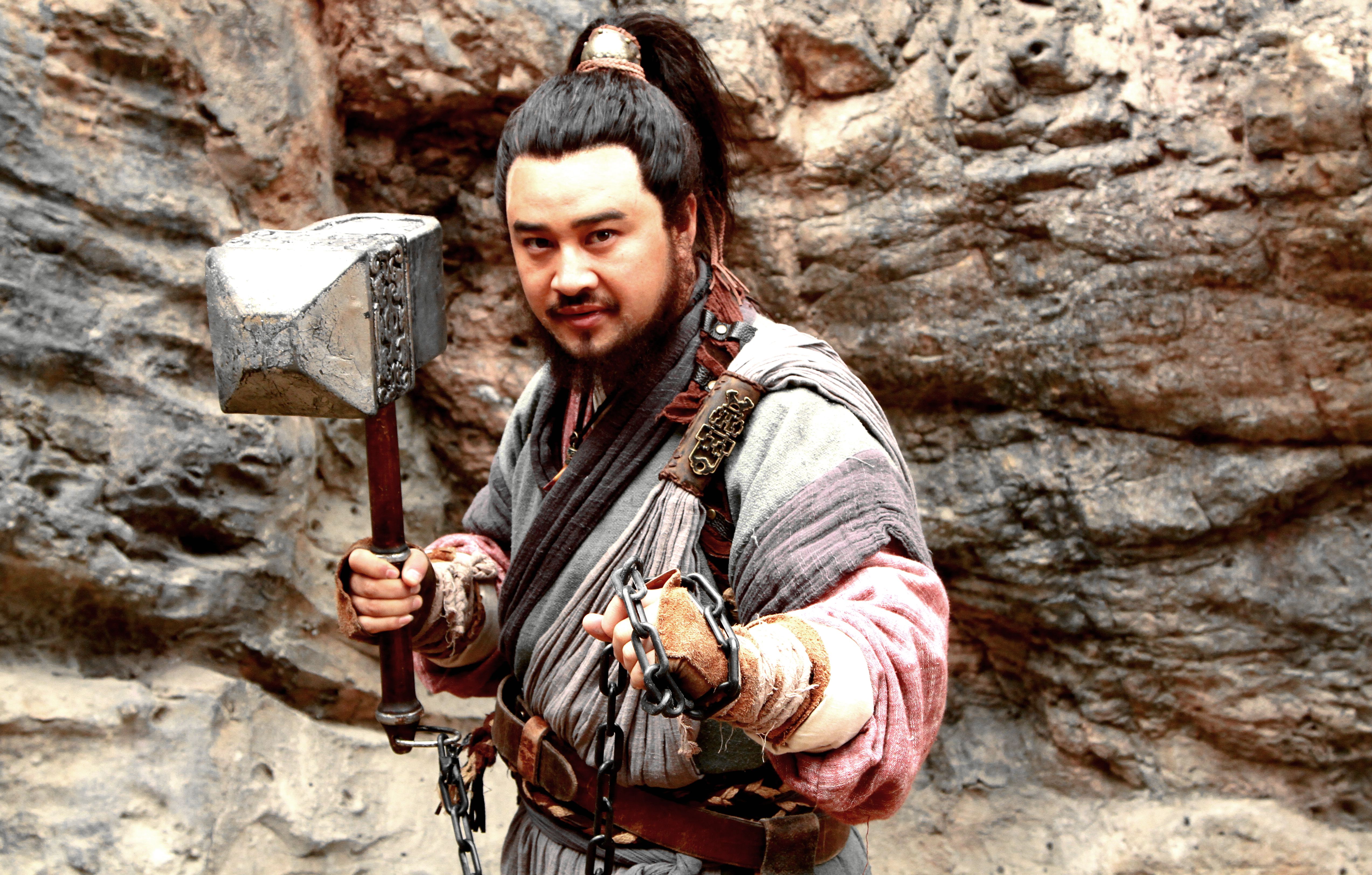 年3月15日出生于黑龙江省五常市,毕业于北京电影学院,中国内地男演员