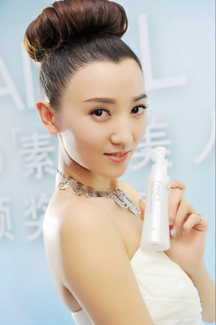  p>赵彦乔( i>曾用名赵晶 /i>),出生于北京,毕业于 a target="_blank"