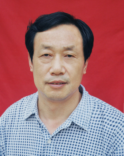 1958年10月出生,研究生学历,1976年9月参加工作,现任蕲春县副县级资政