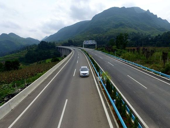 9a0c68l">关兴公路,即 a target="_blank" href="/item/关岭/6755510"