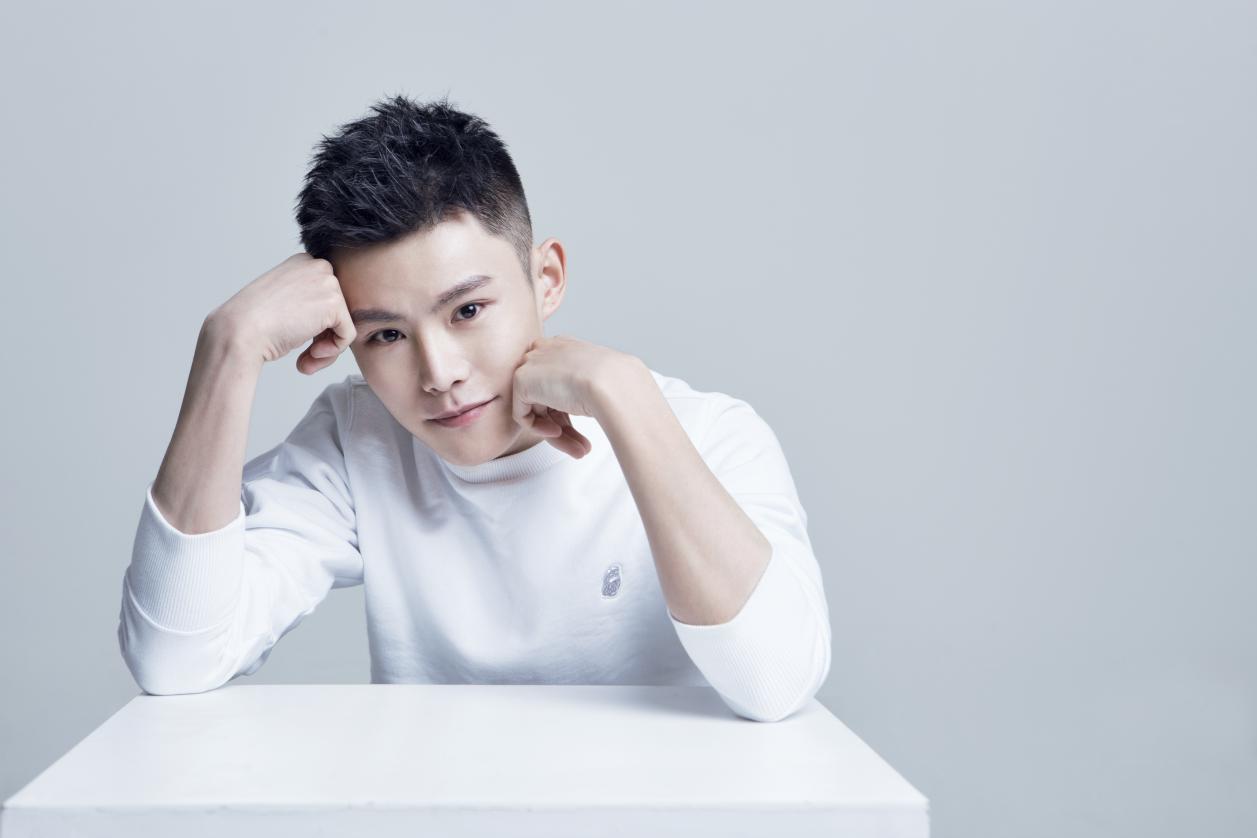  p>多余和毛毛姐,本名余兆和,1992年出生,贵州毕节人,毕业于西南某