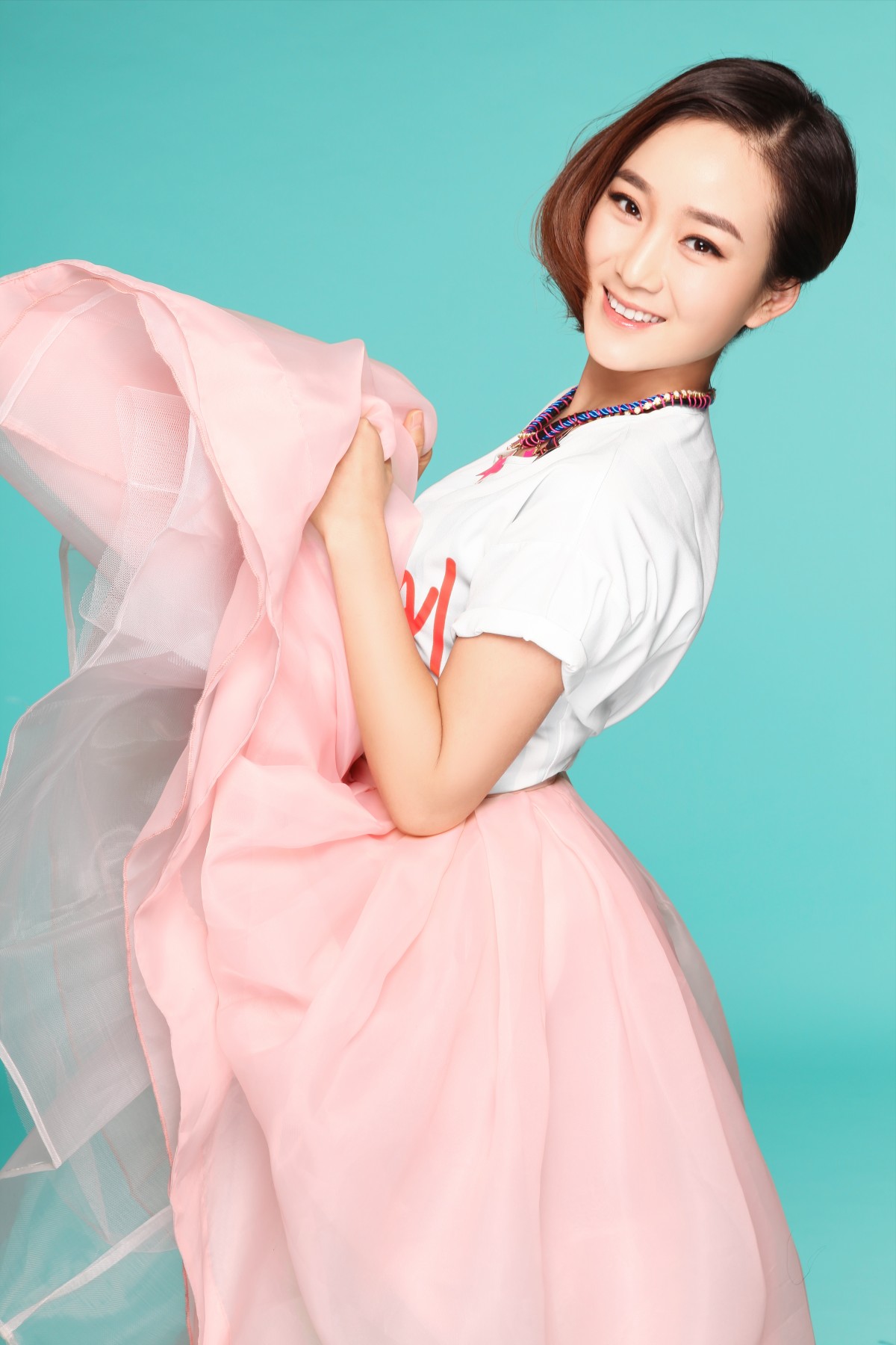  p>龙梅子,1988年8月18日出生于甘肃省兰州市,中国内地女歌手,演员.