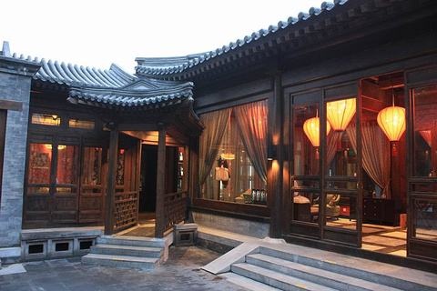  p>花家怡园四合院店是北京花家怡园餐饮有限公司的老店和总店,地处