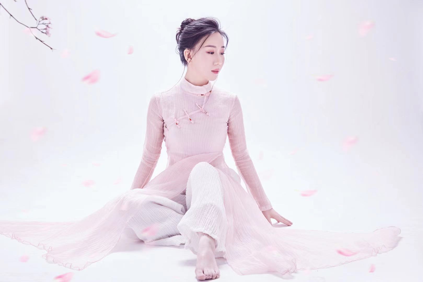  p data-id="gnbvl7f8h4">张倩,中国音乐家,钢琴演奏家,音乐制作人.