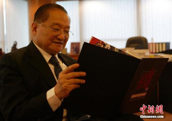 刘再复忆金庸：偏多热血偏多骨，不悔深情不悔痴_百科TA说