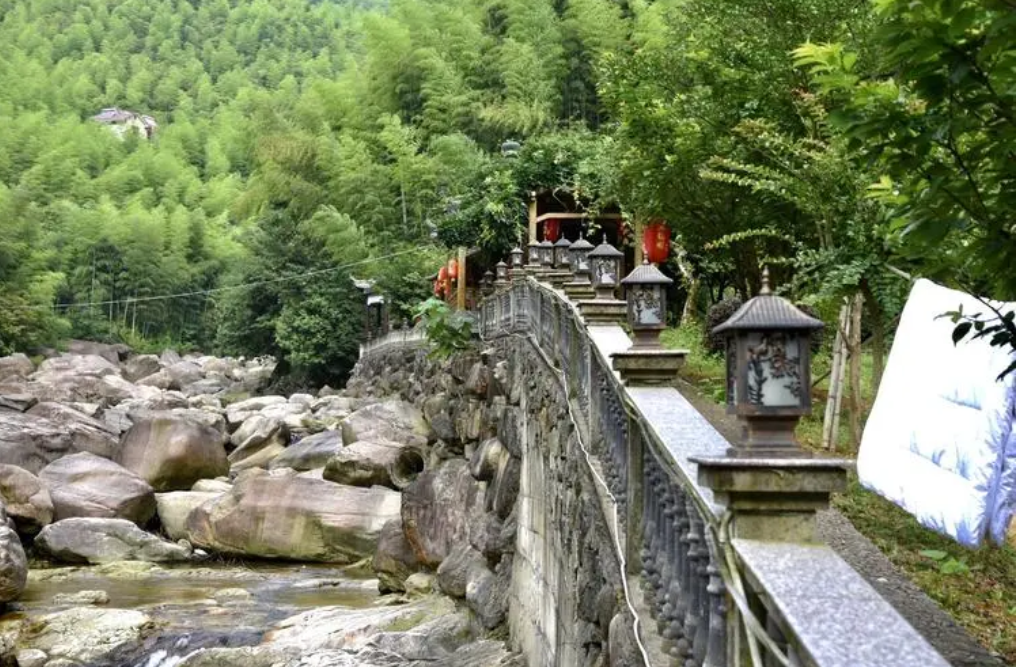  p data-id="gnx6j46mc6">报福镇,隶属于浙江省湖州市安吉县,介于东经