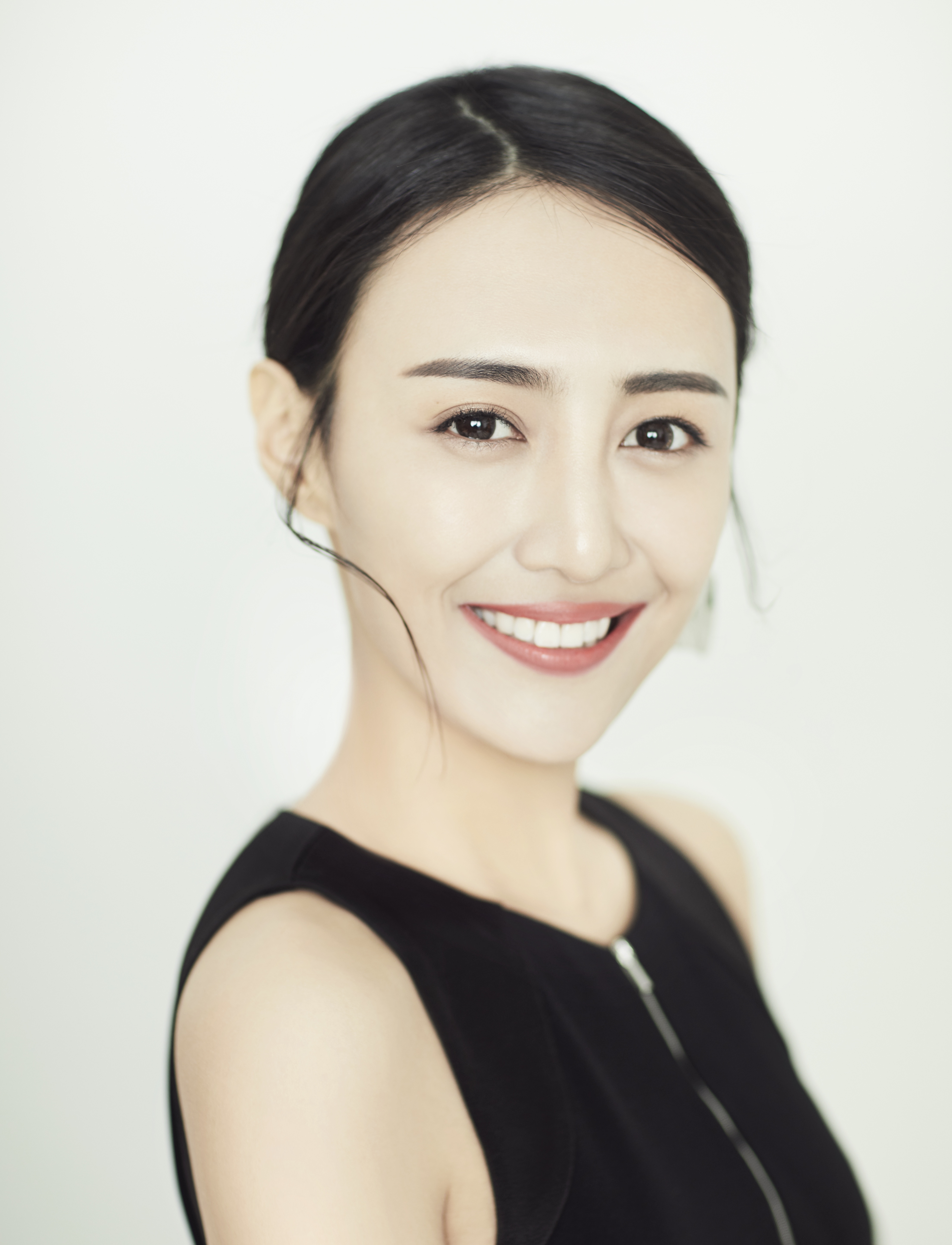  p>闫露娢,10月11日出生于北京,中国内地女演员.