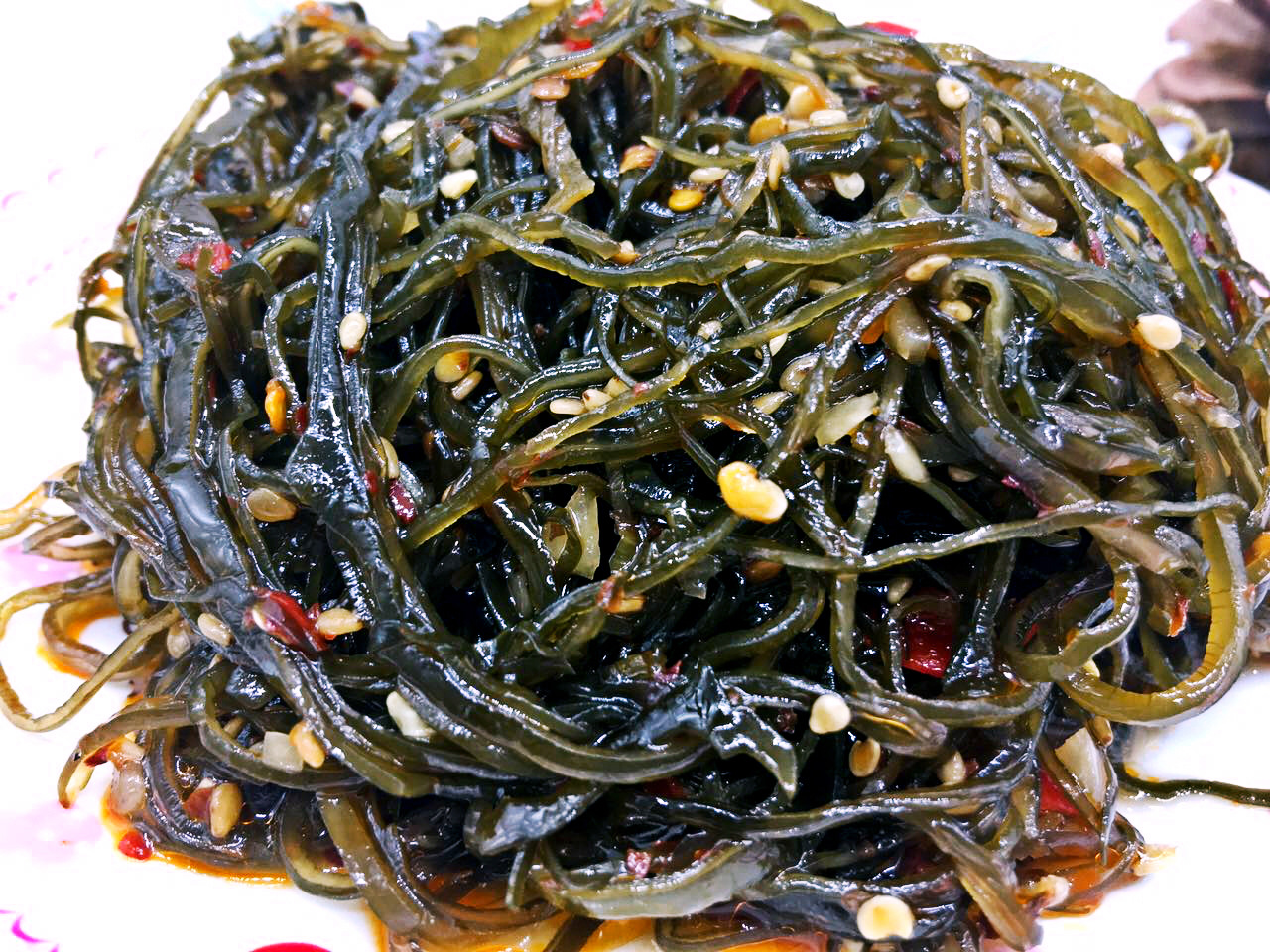  p>酸甜海带是一道菜肴,主料是水发海带. /p>