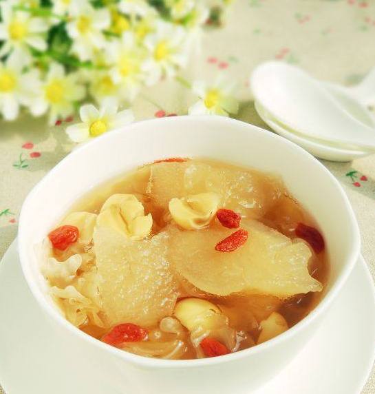 川贝莲子炖雪梨