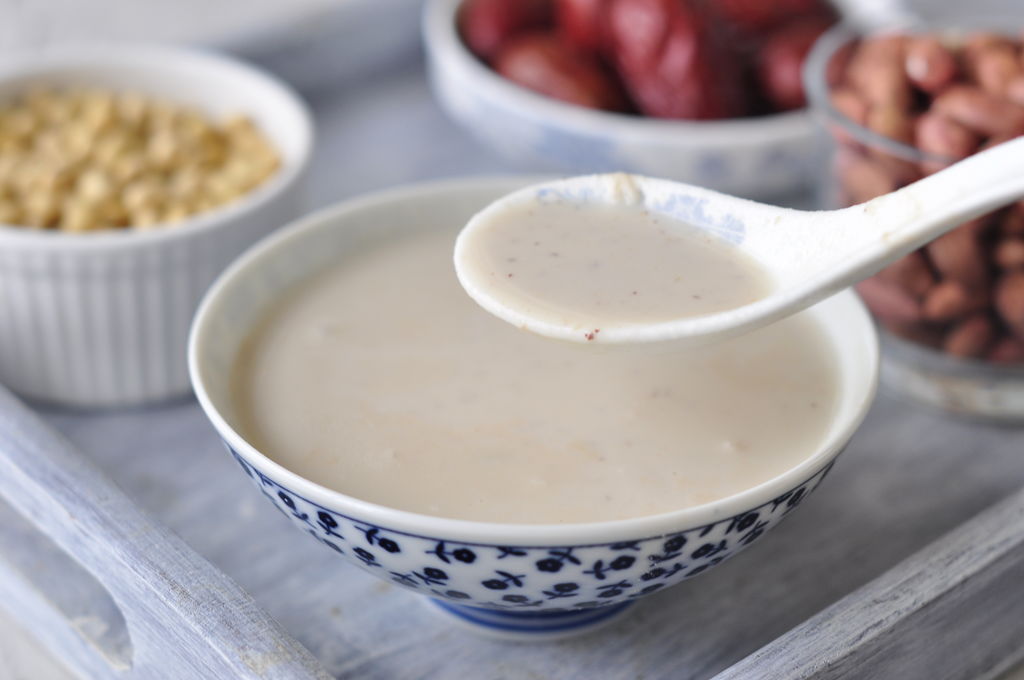 红枣核桃花生黄豆浆