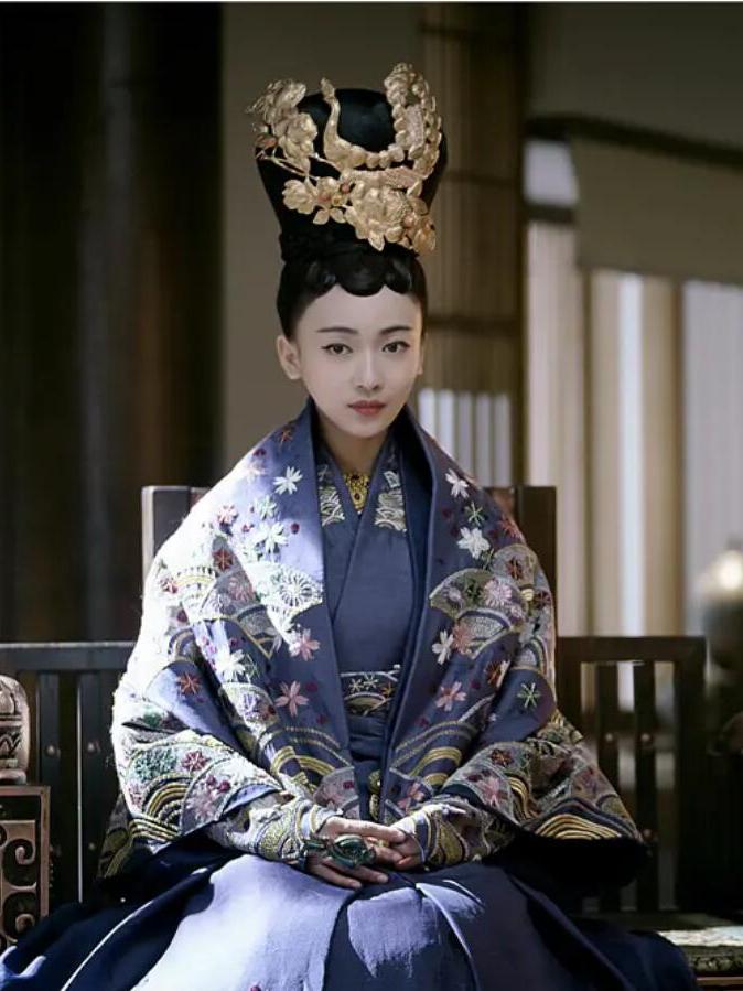 冯婷,古装权谋剧《凤囚凰》中的角色,由