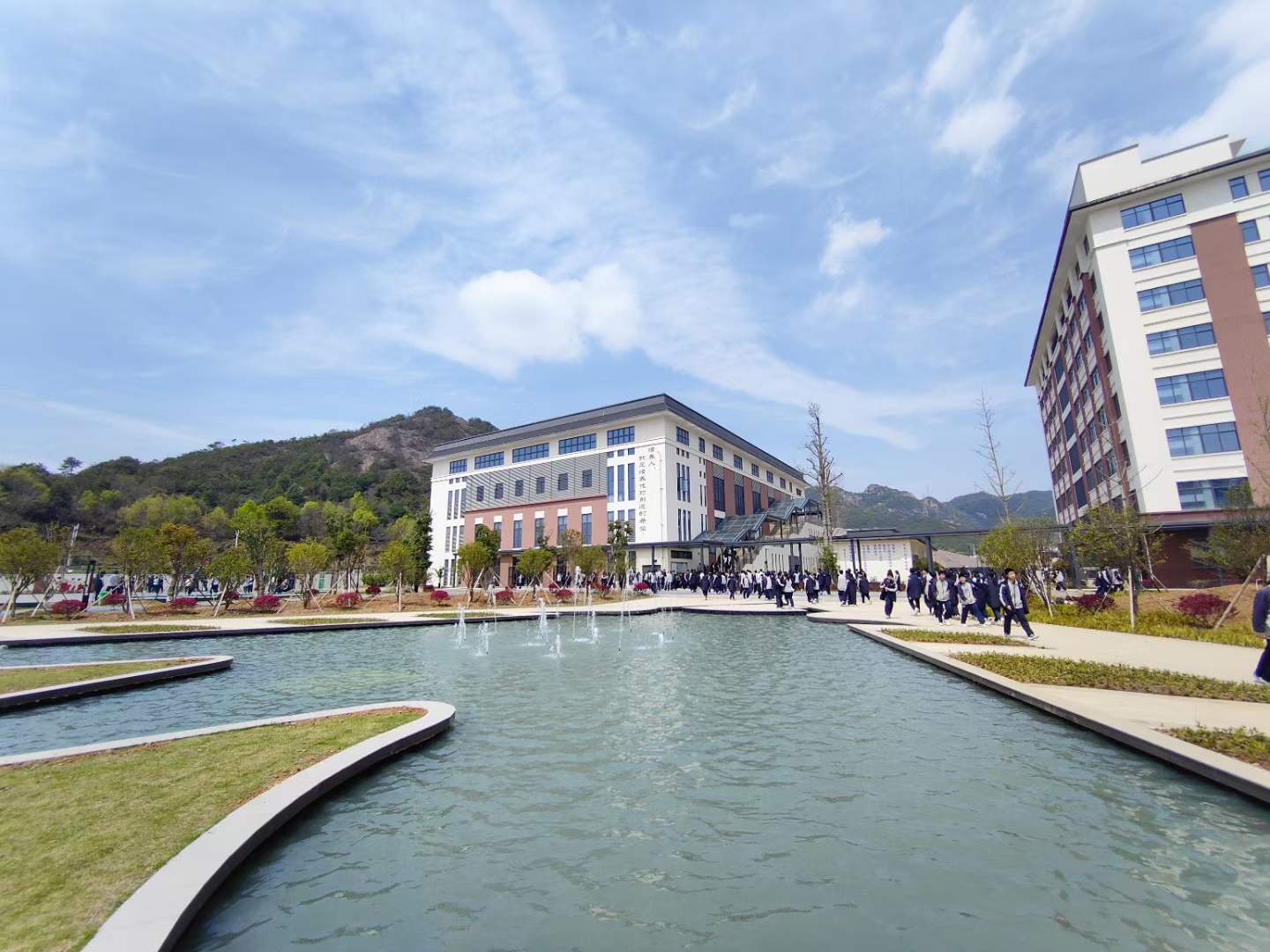  p data-id="tpt1rsvxuyvq">三门观澜中学位于 a target="_blank"