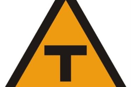 此标志设在进入t字路口以前的适当位置. /p>