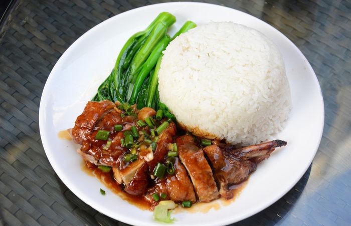 鸭是白切鸭,饭是鸭汤熬制的饭.饭香糯可口.