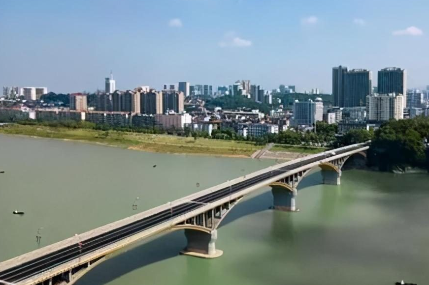  p data-id="tkzuskja6cwp">会龙山大桥原名"益阳大桥",是 a target="