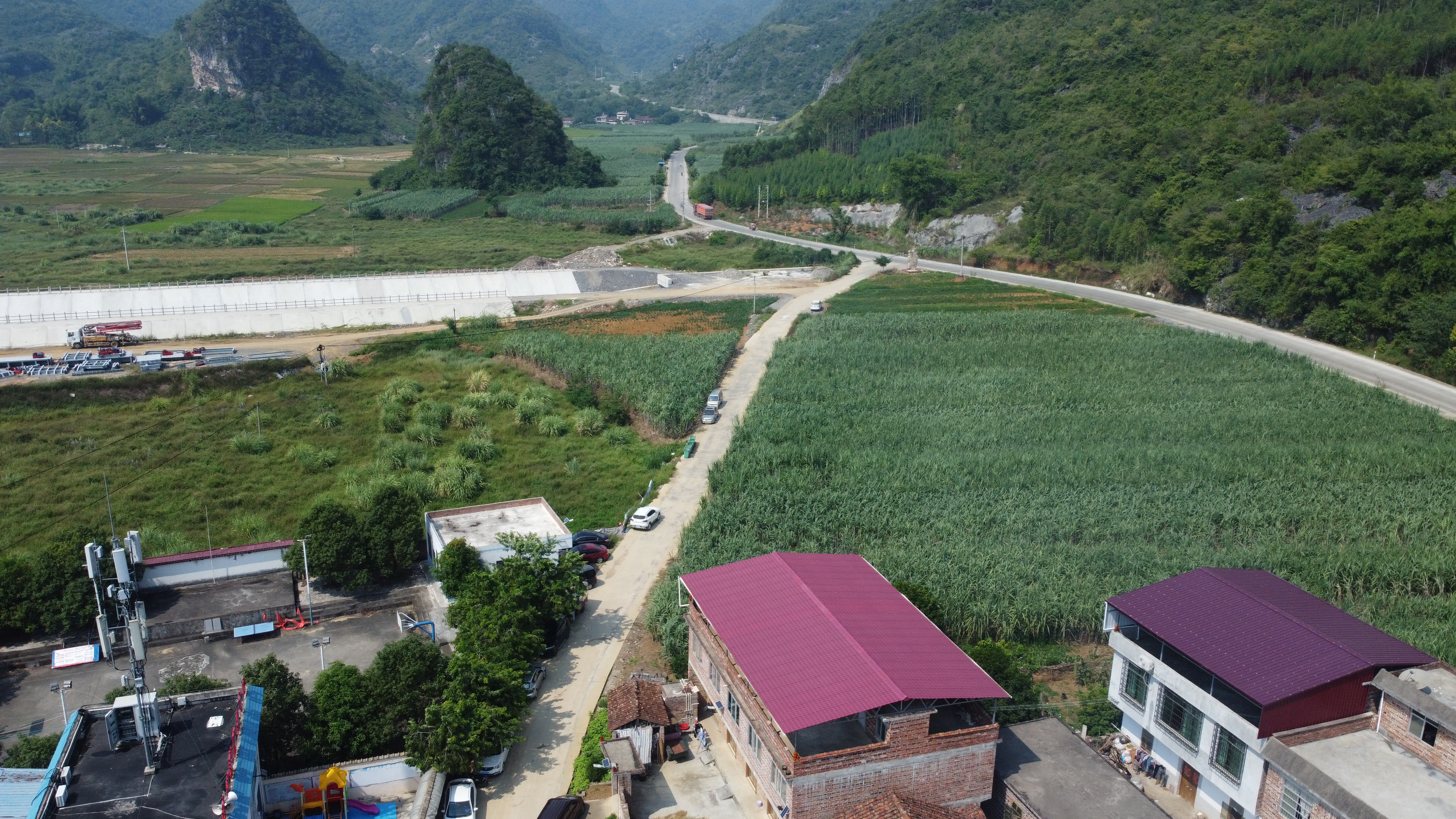  p>高镜村,位于广西壮族自治区来宾市兴宾区平阳镇,全村壮族为主,方言