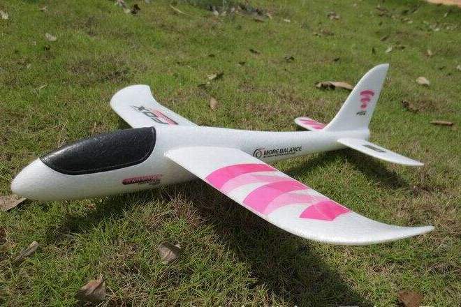 手掷模型滑翔机