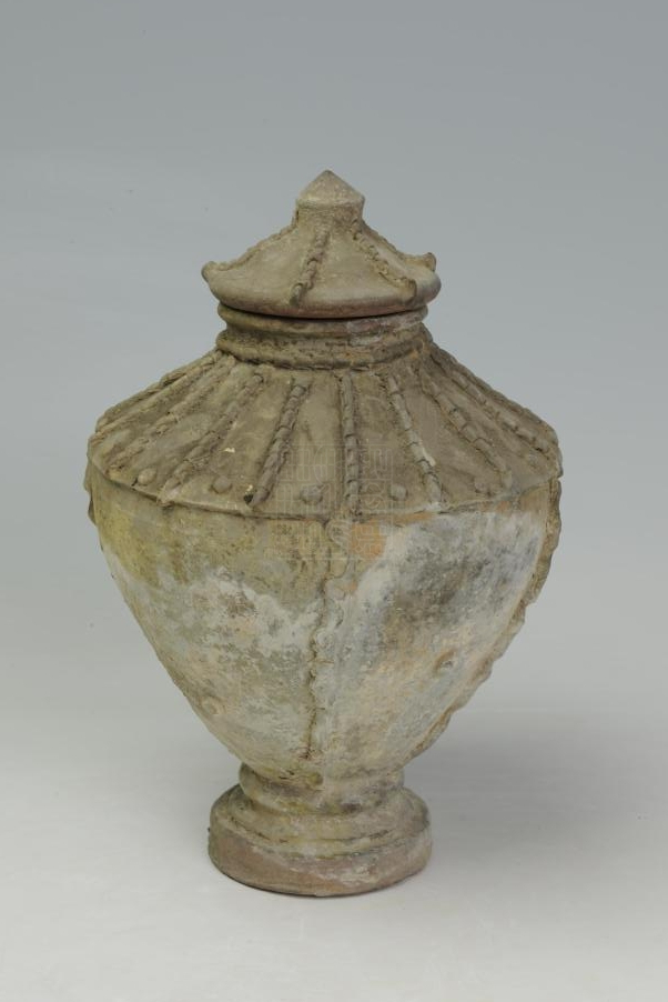 明屋脊式陶谷仓盖罐