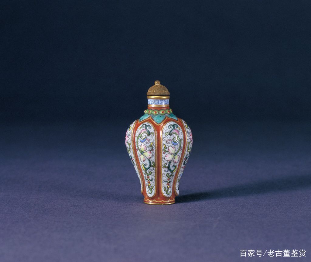 浅析清代瓷质鼻烟壶的艺术特征，小中见大，别有洞天_百科TA说