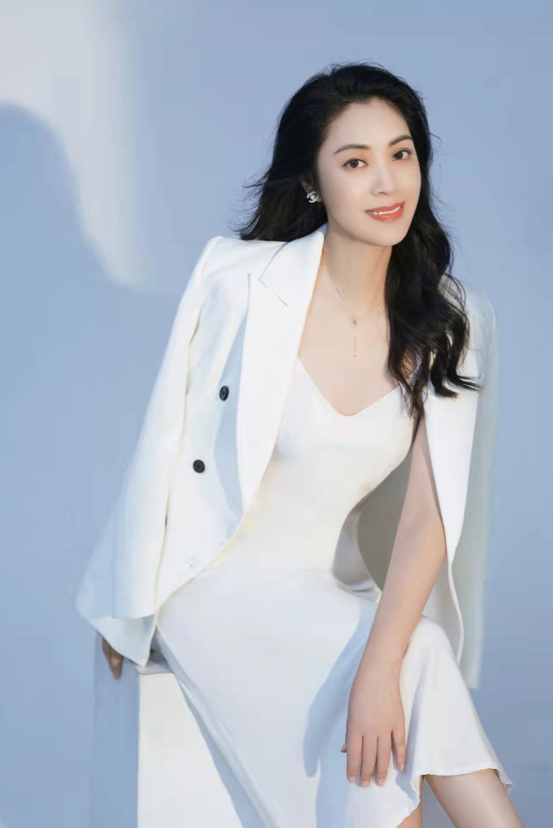  p>周木杨( i>原名周媛媛 /i>),毕业于 a target="_blank" href="