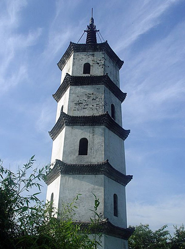 ">新昌县 /a>城关镇石柱湾,塔山村之间的山巅,镇攘与理景功用兼