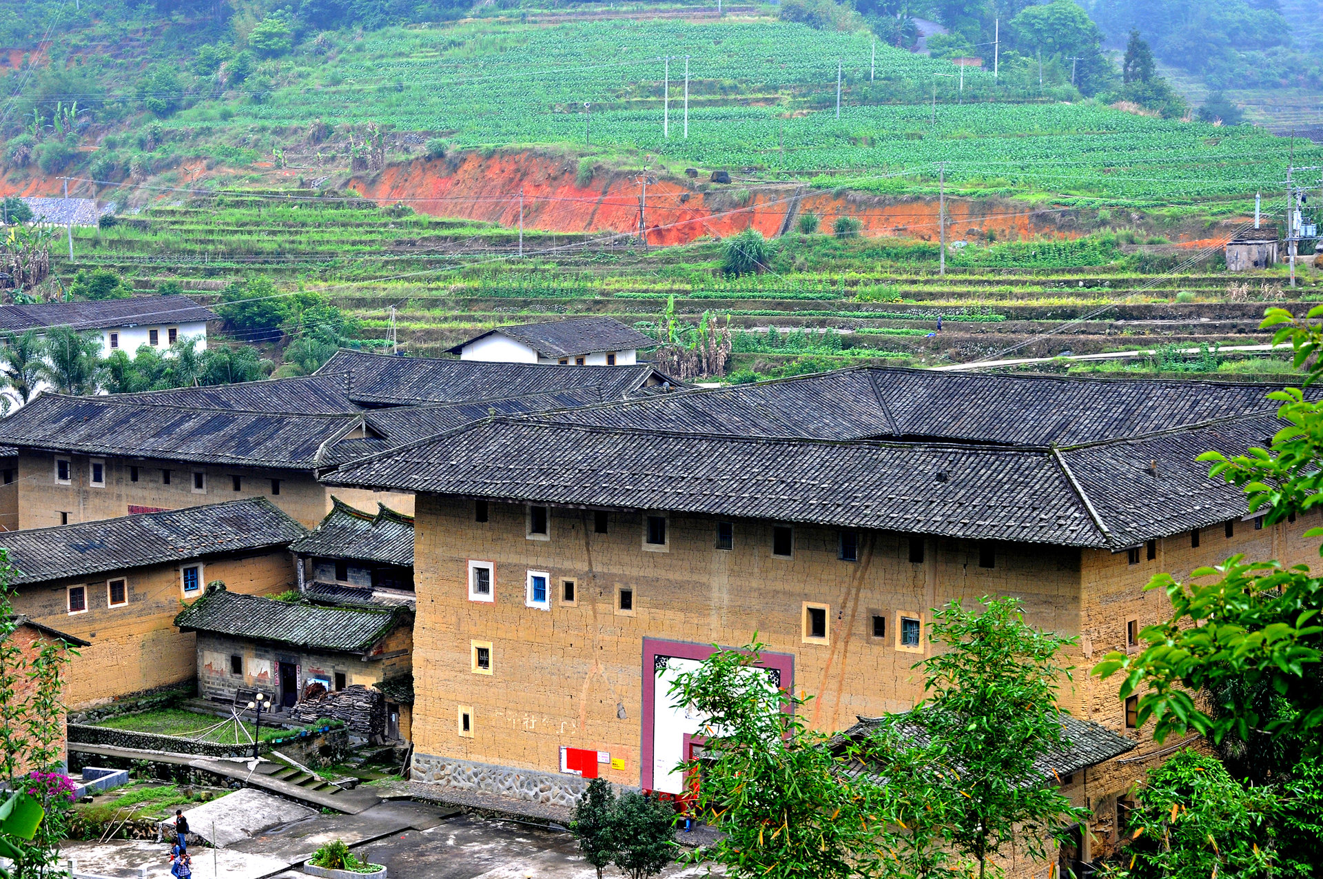  p>永定土楼,又称筒子楼.