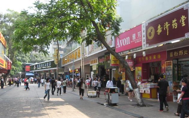  p>莲花路是位于珠海市拱北中心的一条著名商业步行街,是珠海历史上