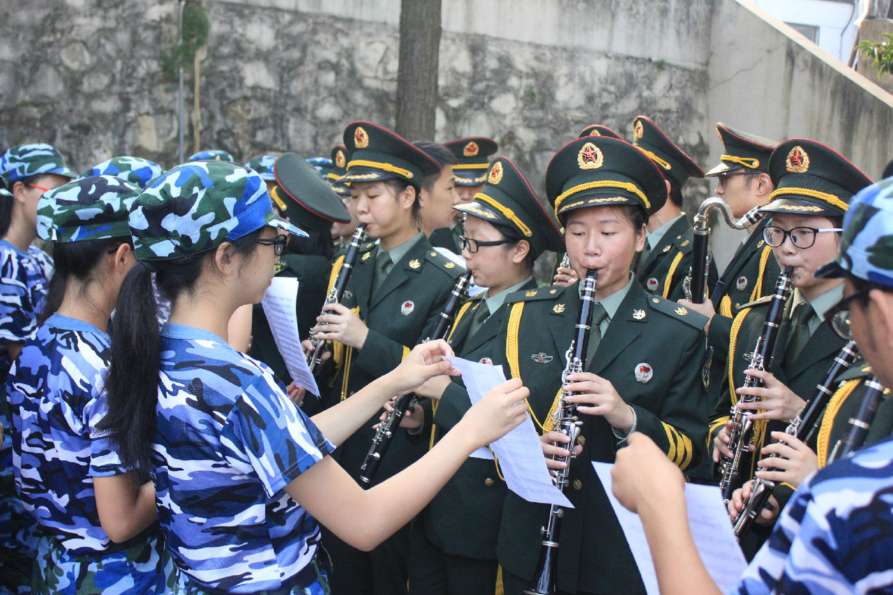 大学大学生军乐团前身是创建于2001年10月10日的江西农业大学管乐队