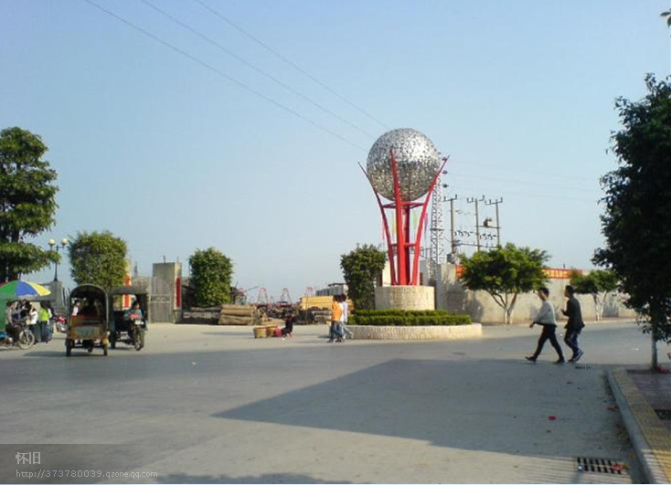 是陆丰市三大镇之一,地处陆丰市东南部,位于甲子渔港之滨,东隔瀛江与 