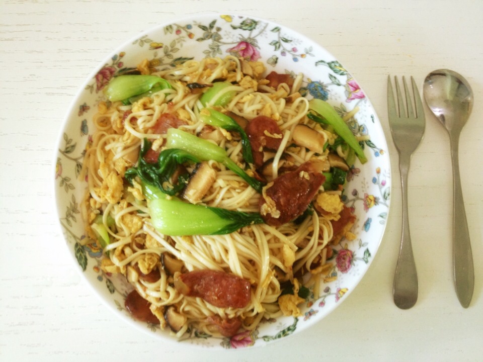 香菇油菜腊肠炒面