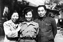 孙炳文烈士的女儿(中)