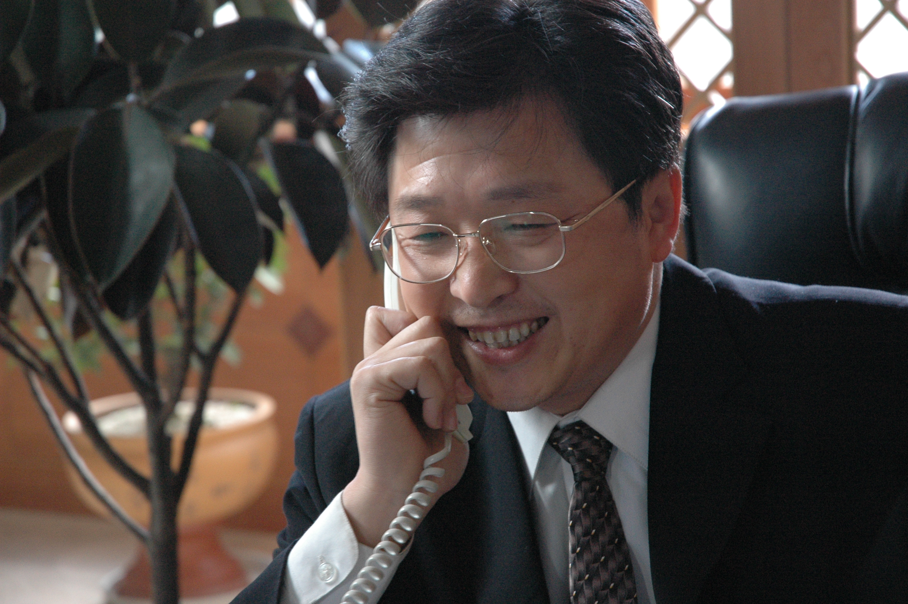 abfy5">谭希和,1959年4月10日出生于中国陕西省西安市,中国内地男演员