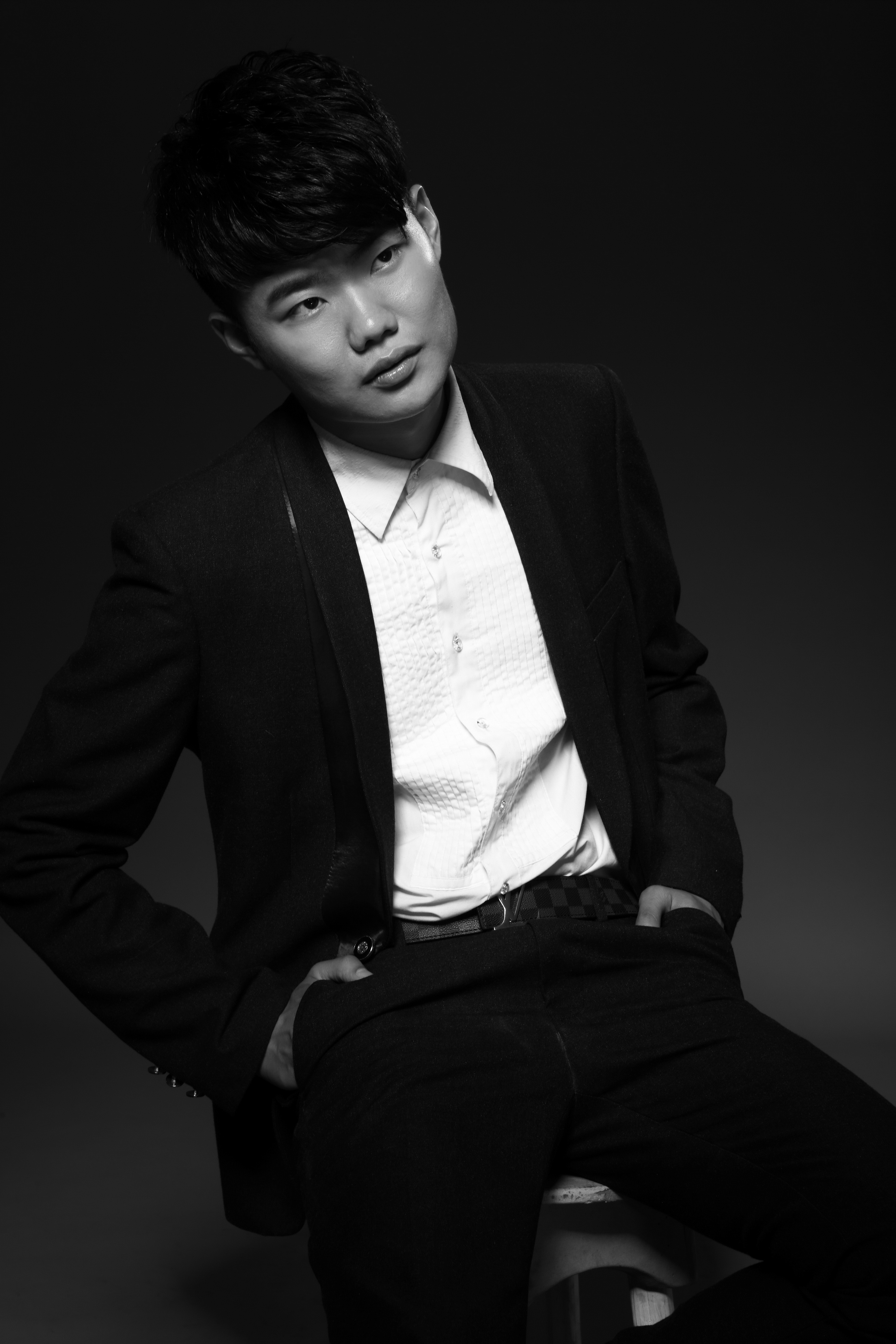 官羽以极具辨识度的 a target="_blank" href="