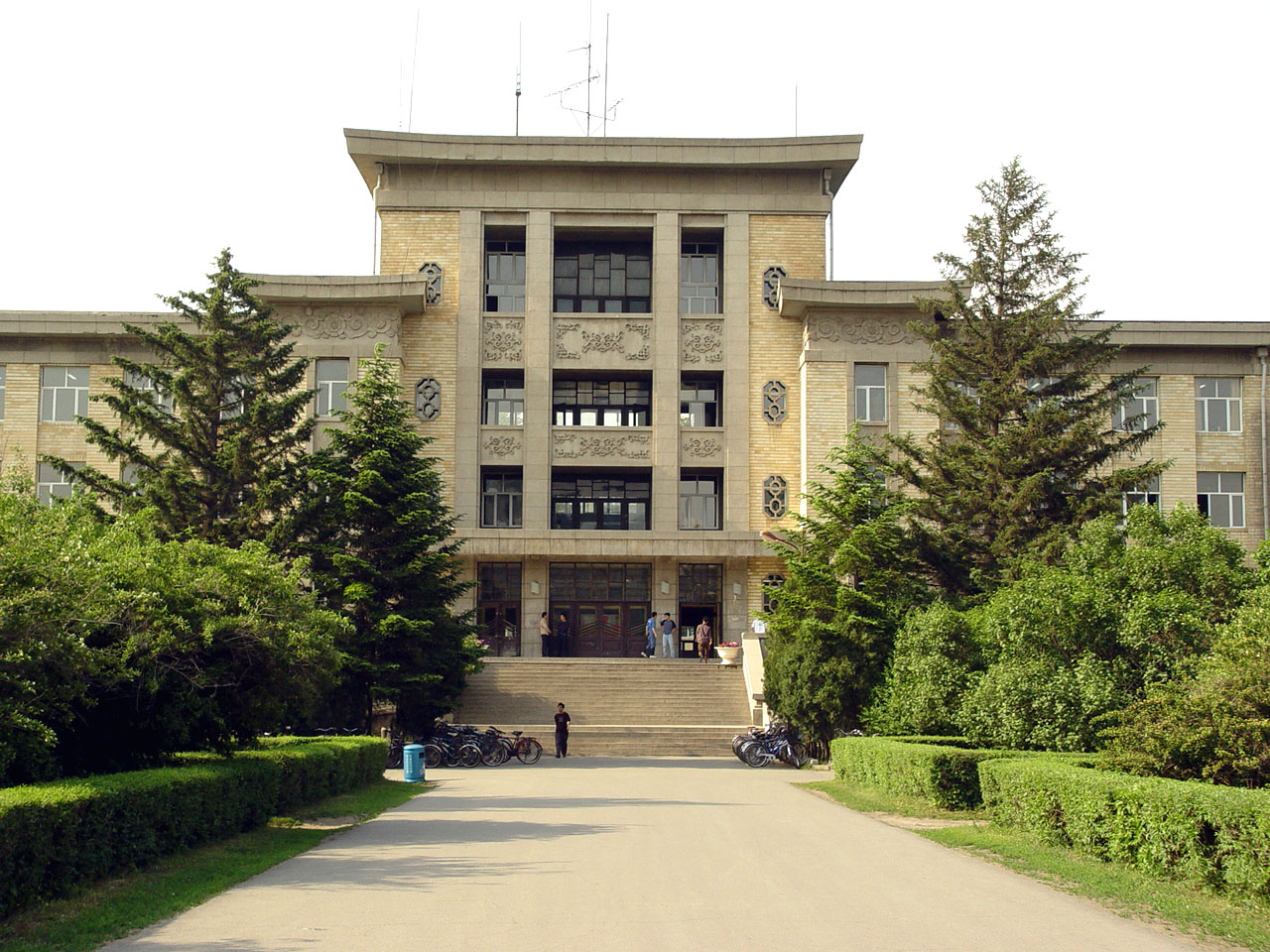 data-lemmaid="153987">吉林大学 /a>南岭校区为原 a target="_blank"